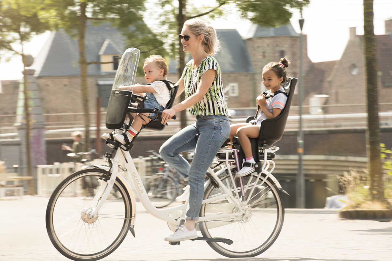 Tips: Veilig fietsen met (klein)kinderen achterop - Stella